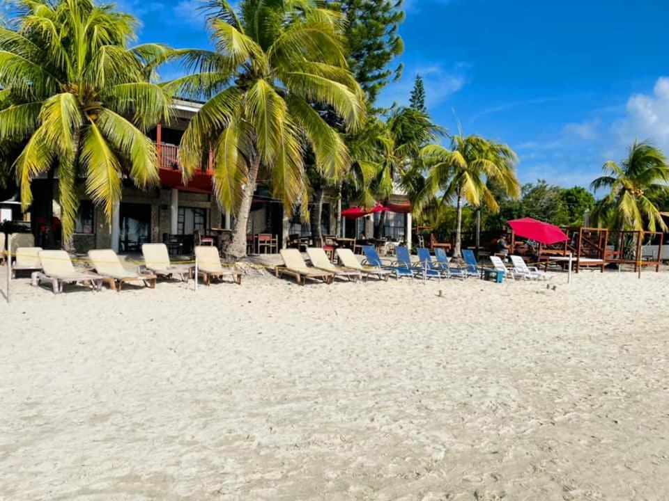 Coconut Tree West Bay Hotell Eksteriør bilde